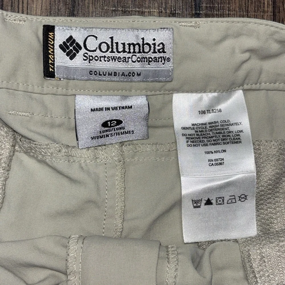 COLUMBIA TITANIUM Women's Zip Off Size 12 Packable Nylon Khaki Hiking Pants - Picture 8 of 8
